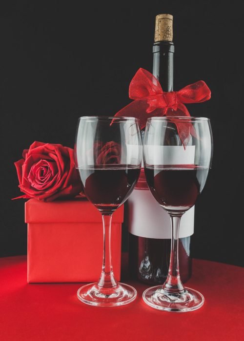 gifts-valentine-with-wine-roses